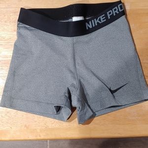 BARELY WORN NIKE PRO GREY SHORTS